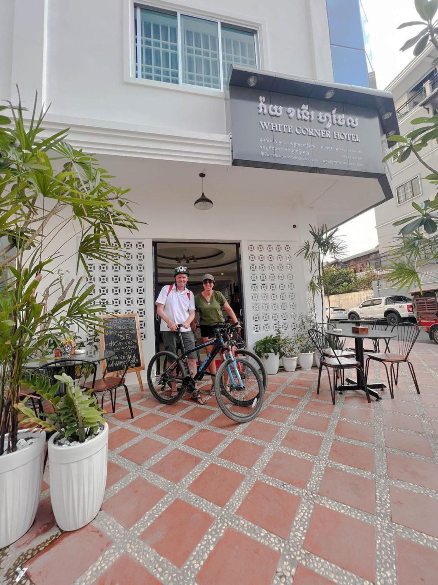 White Corner Hotel Phnom Penh Exterior photo
